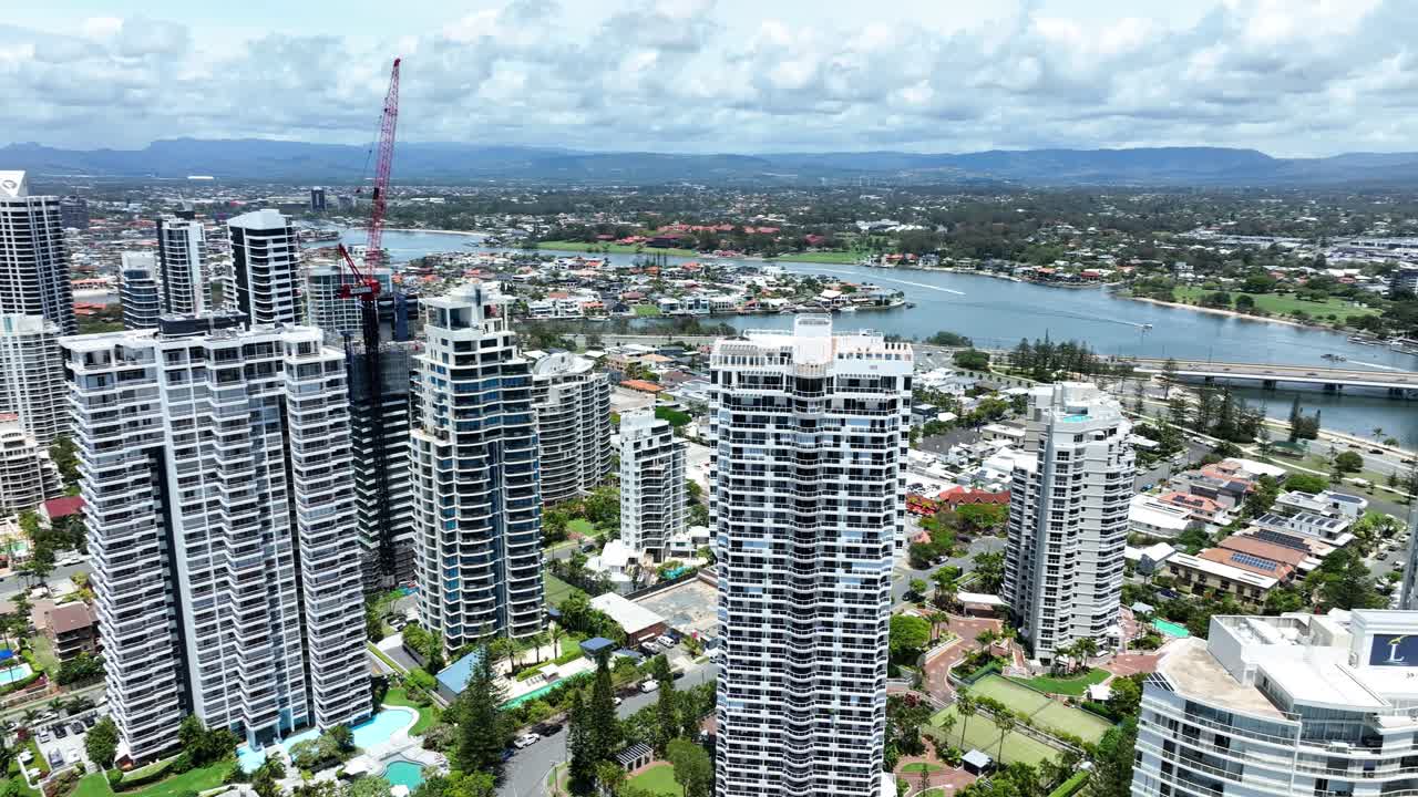 la perfección en el panorama, el paraíso de los surfistas, la costa de oro, queensland, australia
