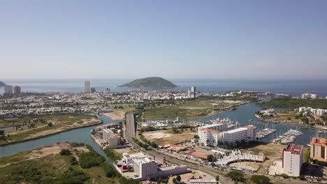 vista aérea de la infraestructura de la ciudad en mazatlán américa latina, méxico