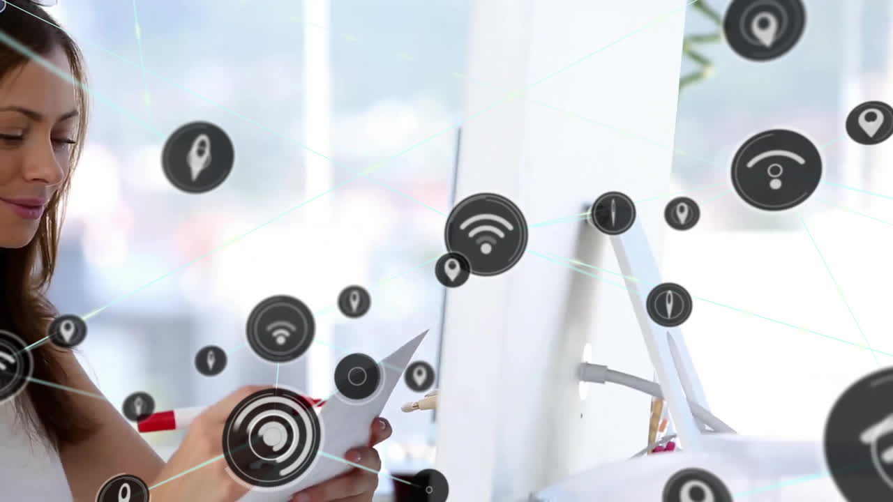 animación de la red de conexiones con iconos wifi sobre mujer de negocios caucásica en la oficina