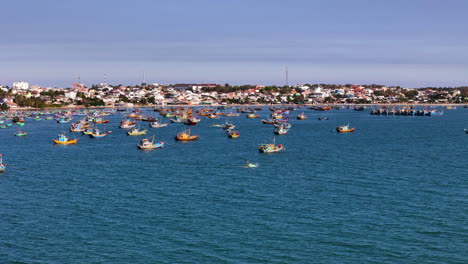 Panorámica-Aérea-Baja-Sobre-El-Pintoresco-Paisaje.