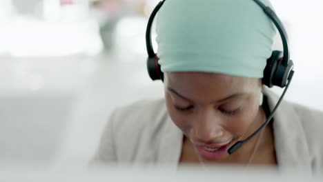 Call-Center,-Computadora-Y-Mujer-Negra