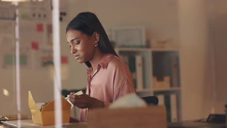 Woman,-working-late-night-and-eating-fast-food