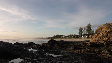 26 feb 2023 - gold coast, queensland, australia: view from currumbin beach vikings surf life saving club along currumbin beach at sunrise