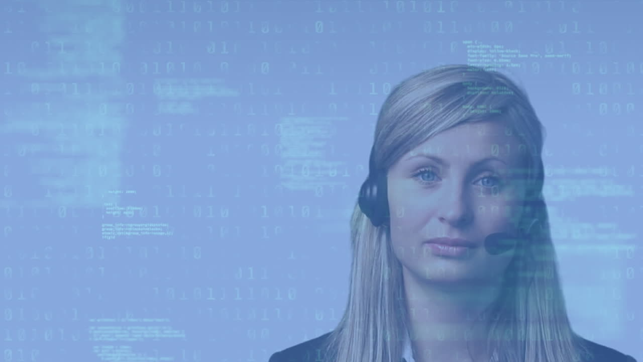 анимация компьютерного языка, двоичные коды через кавказский агент колл-центра, разговаривающий через наушники.