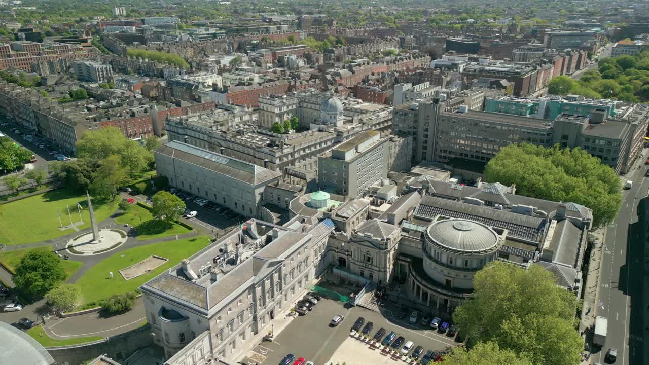 Reversing aerial video of the Seanad Éireann in Dublin City Centre, Ireland on a sunny day. Filmed in 4K, 60FPS with Rec709 Color.