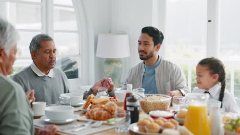 Frühstück,-Beten-Und-Morgen-Mit-Der-Großen-Familie