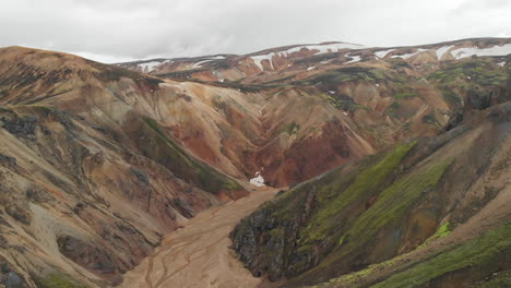 Vista-Aérea-De-Las-Tierras-Altas-Islandesas---Laugavegur---Landmannalaugar