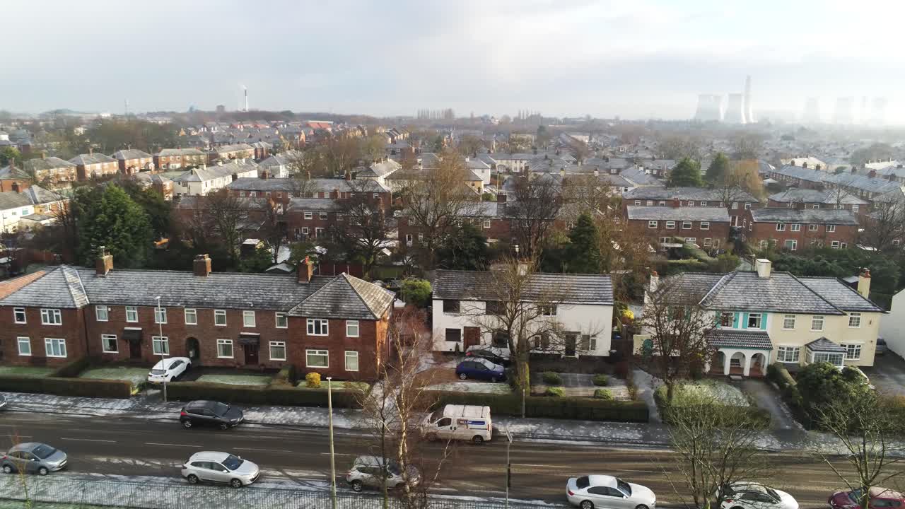 조감도 서리가 내린 하얀 겨울 주거 마을 이웃 옥상 돌리 느린 오른쪽