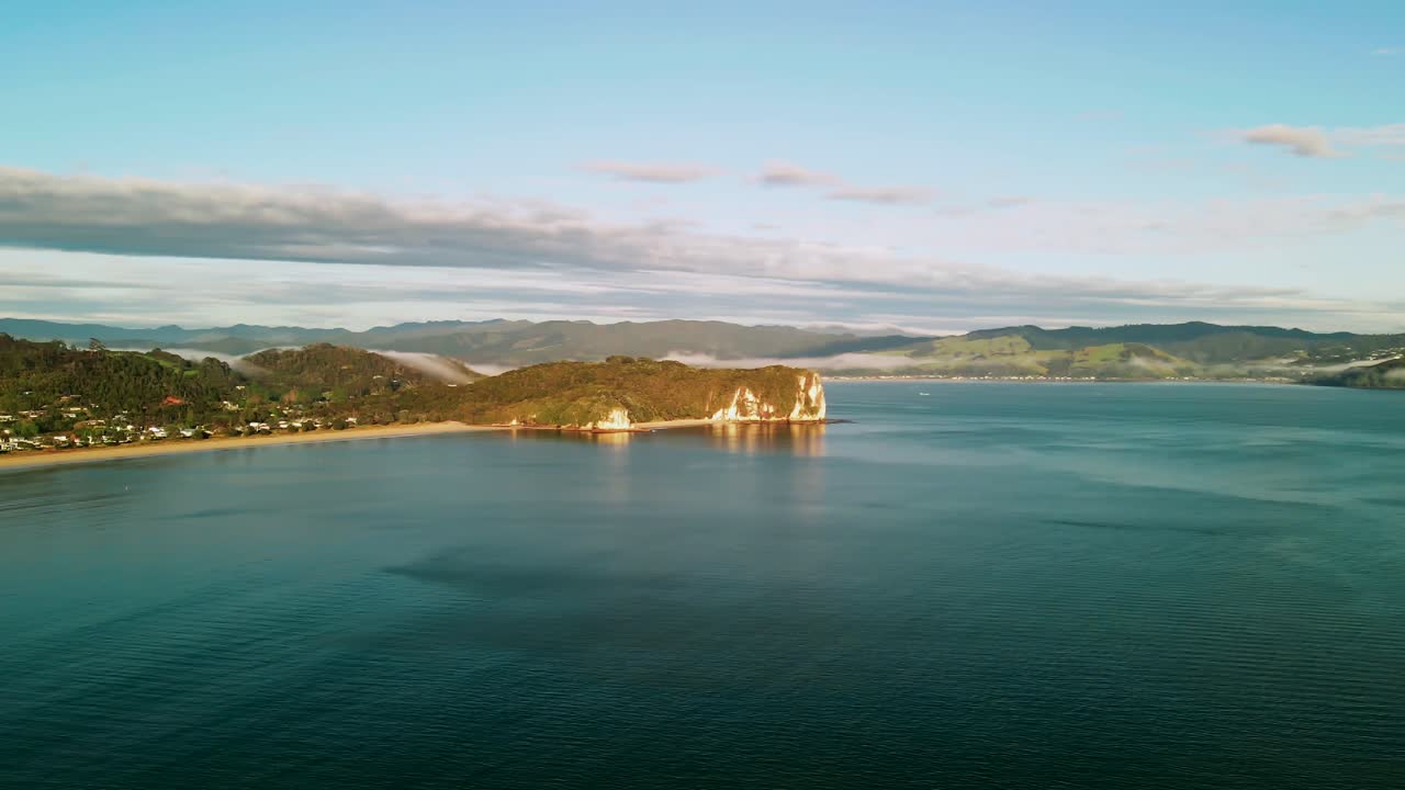 뉴질랜드 북섬의 드론 저속 일출