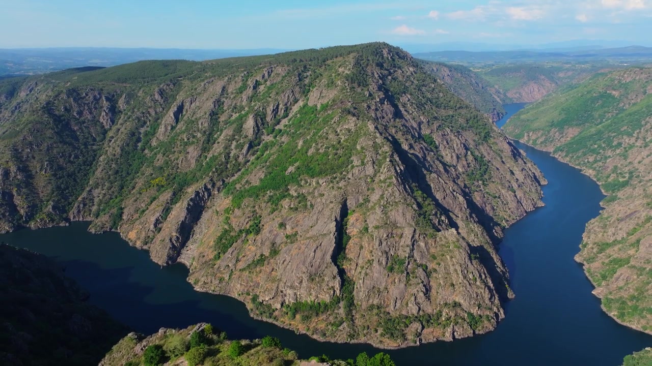Veduta aerea del Canyon del Sil dal punto panoramico di Vilouxe in Galizia, Spagna.