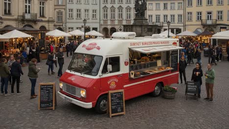 a vibrant food truck experience in a bustling market square featuring delicious burgers and cheerful patrons enjoying their meals