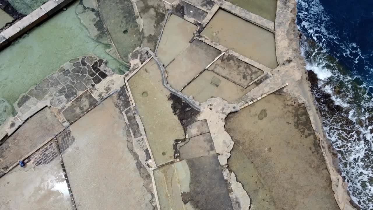 몰타 섬 의 소금  ⁇  의 드론 뷰