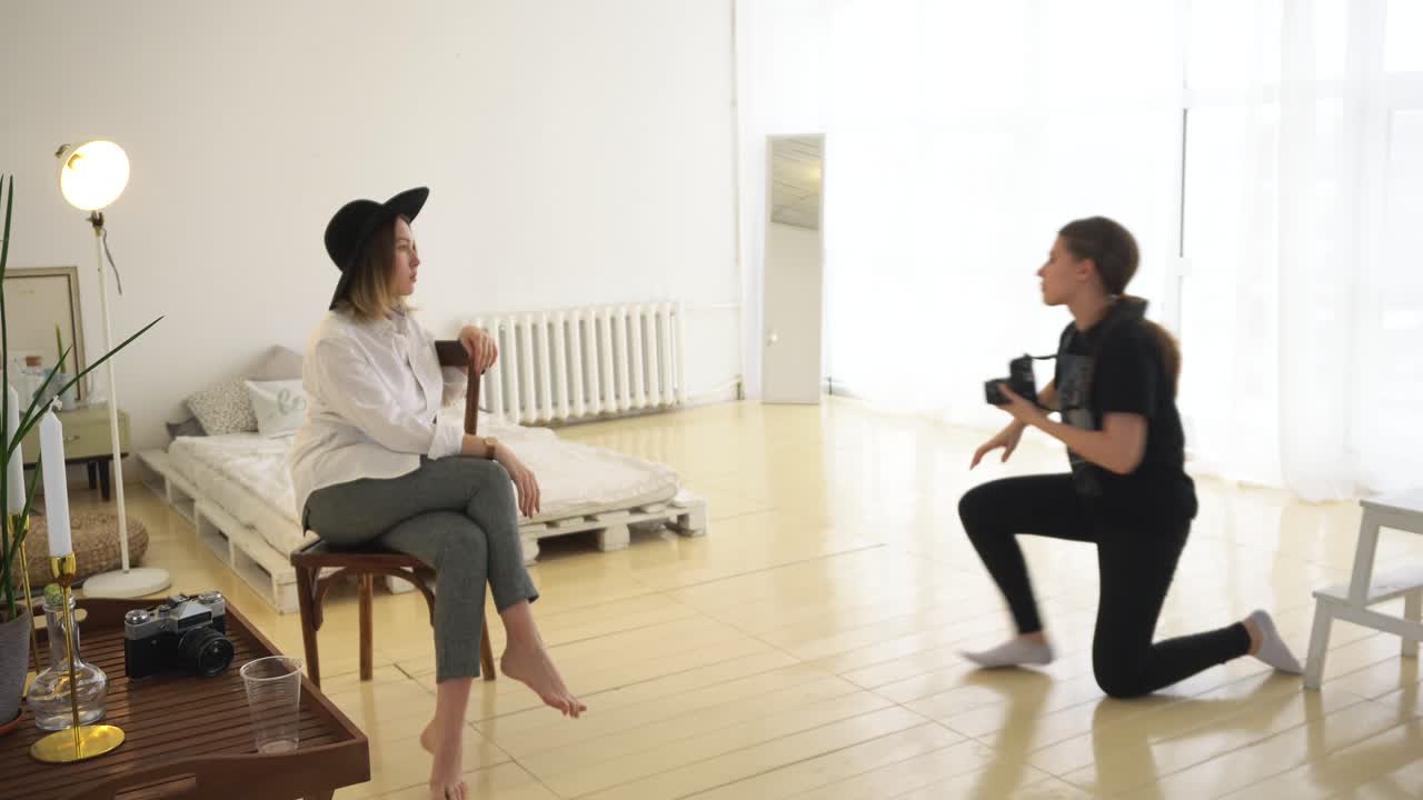 스튜디오 에서 모델 초상화 촬영