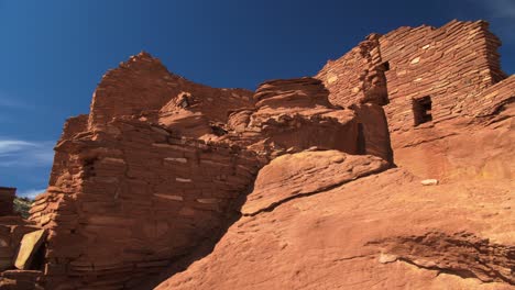 Eine-Weitere-Bewegende-Aufnahme-Zeigt-Die-Details-Der-Außenseite-Der-Größten-Pueblo-Ruinen-Am-Wupatki-National-Monument-In-Arizona