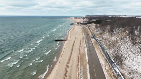 Wintergewitter-über-Einem-Großen-Strandabschnitt