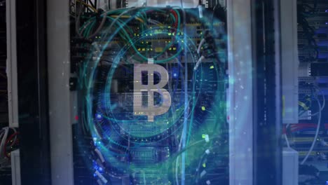animación del símbolo de bitcoin en una cerradura de caja fuerte giratoria sobre el procesamiento de datos y el servidor informático