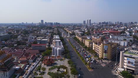 Schöner-Luftbildflug-Bangkok-Tempel-Wat-Mahannapharam-Worawihan-Thailand,-Sonniger-Tag-2022