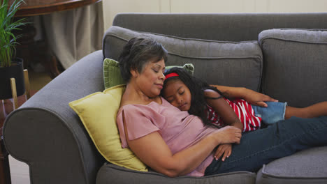 Abuela-Y-Nieta-Pasando-Tiempo-Juntas