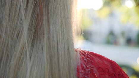 Schöne-Gerade-Blonde-Haare-Nahaufnahme-Slowmotion