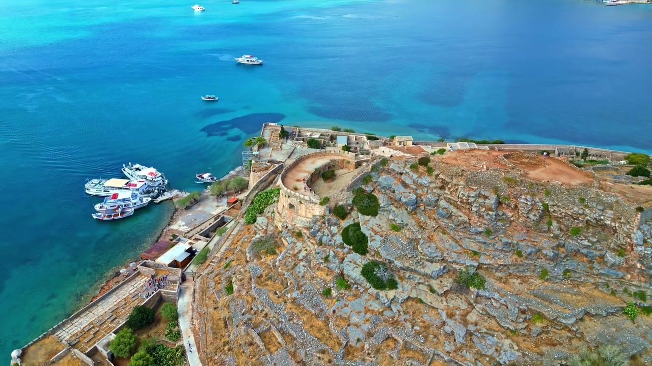 Spinalonga Kalesi, antik Yunan tarihi turistik cazibe merkezi, havadan görünüm