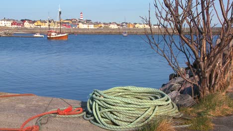 Establishing-shot-of-small-picturesque-fishing-village-with-lighthouse-along-the-coast-of-Norway