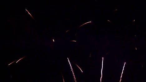hermosa exhibición de trabajo de fuego colorido por la noche para la celebración en el festival