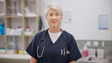 Veterinario,-Felicidad-Y-Mujer-Madura-Segura