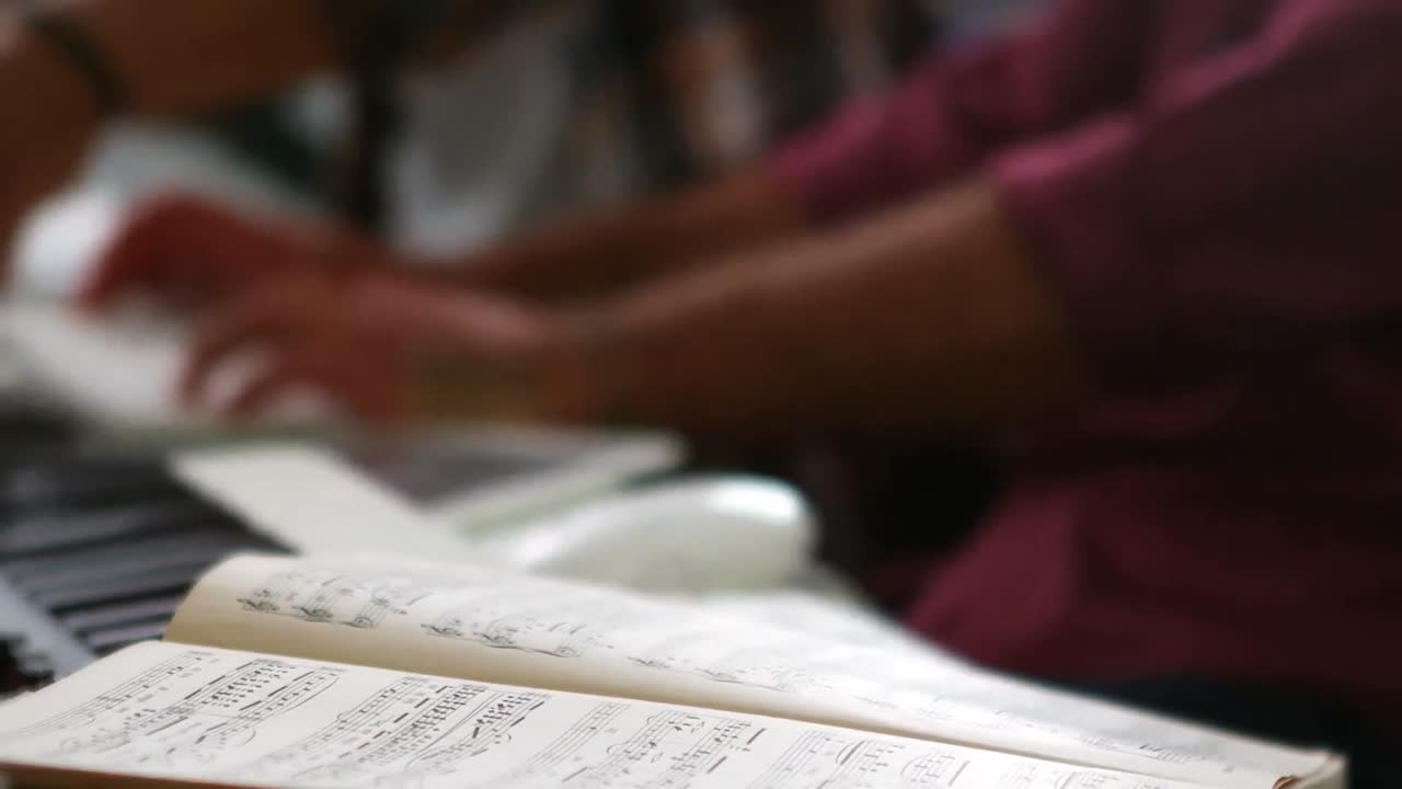 피아노 에 보관 된 음악 노트