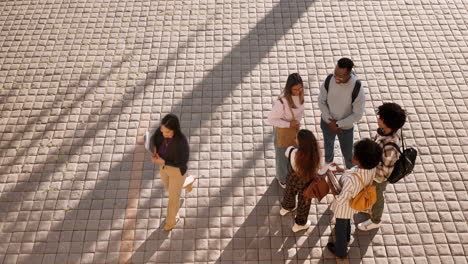 Bildung,-Weltraum-Und-College-Mit-Freunden