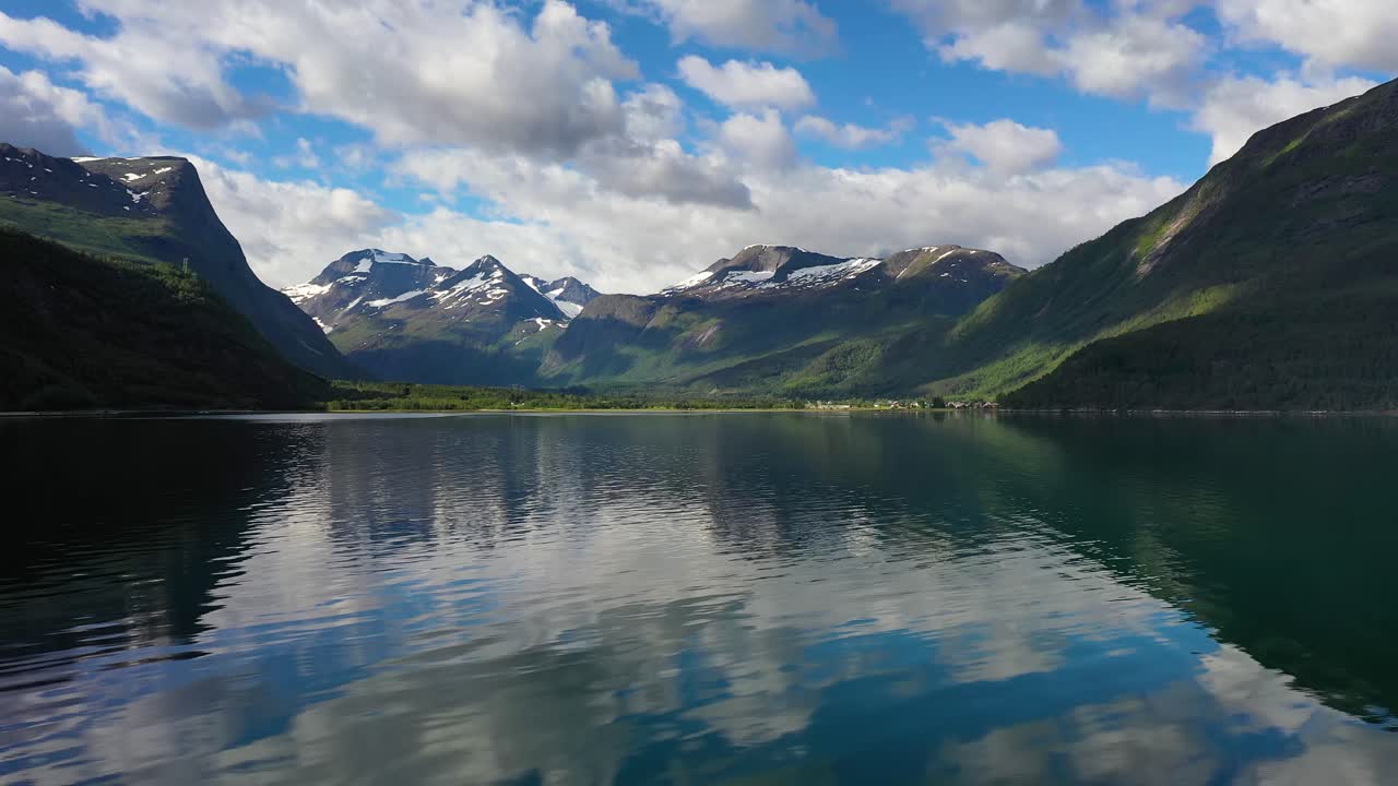 imágenes aéreas de la hermosa naturaleza de noruega.