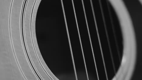 Extreme-close-up-in-slow-motion-and-black-and-white-of-a-guitar-string