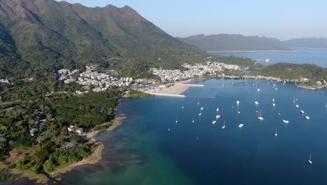 Vista-Aérea-De-La-Costa-De-Hong-Kong-Lung-Mei-Tsuen,-Incluida-Una-Extensión-De-Playa-Artificial