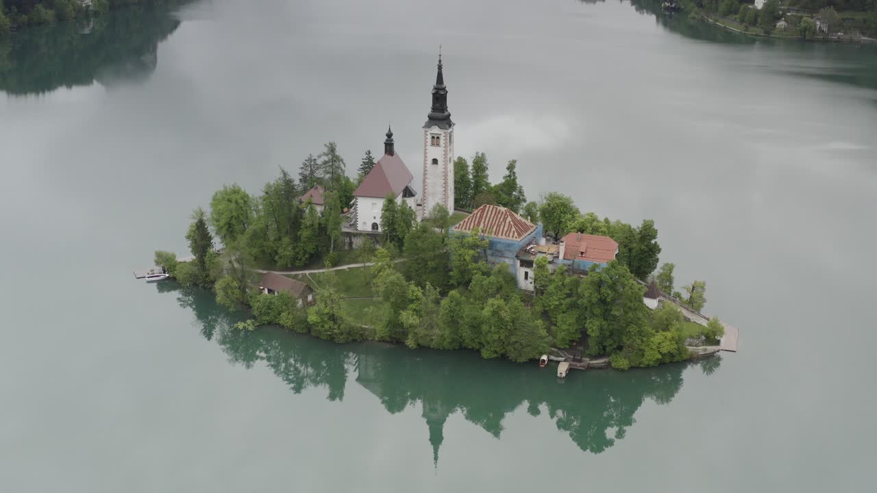 Vista aerea della Chiesa dell'Isola di Bled