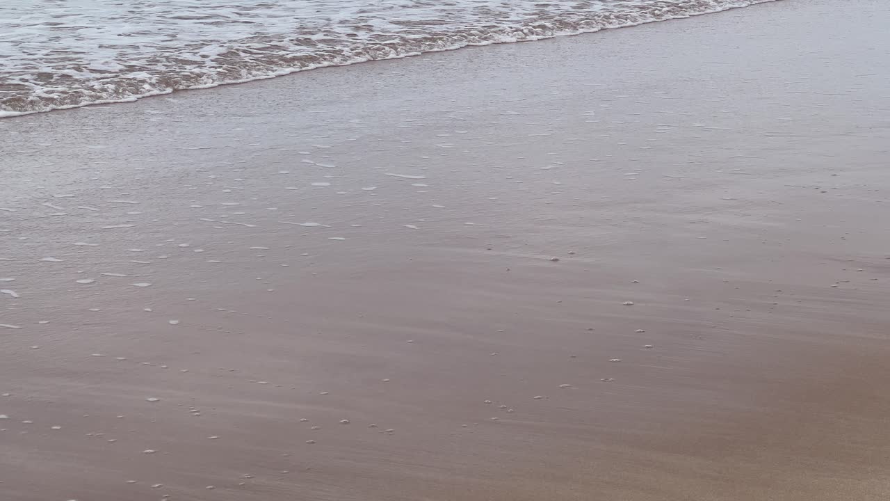 Close-up view of a wave in its motion. Ground level