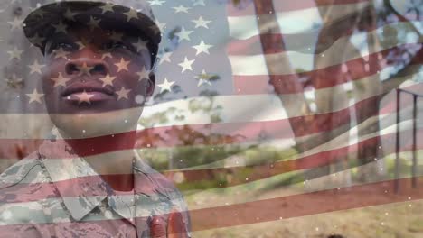 animación de un soldado afroamericano sobre la bandera de los estados unidos de américa
