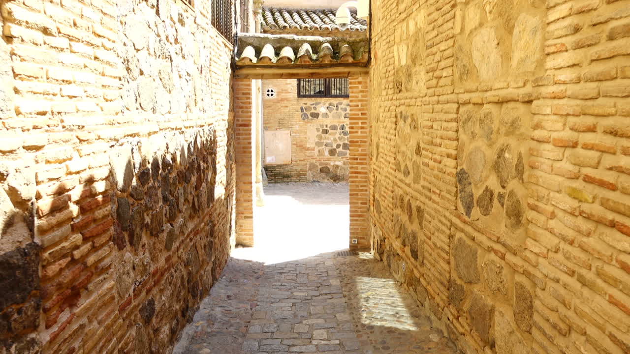 Strade di Toledo, Spagna. Riprese in movimento