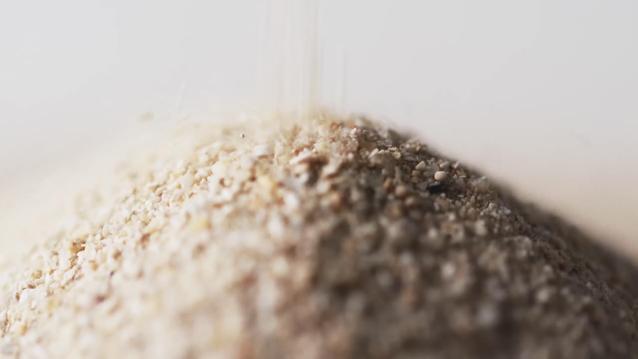 모래  ⁇ 어리 가  ⁇ 어지고  ⁇  배경 에 있는 공간 을 복사 하는 클로즈업 영상