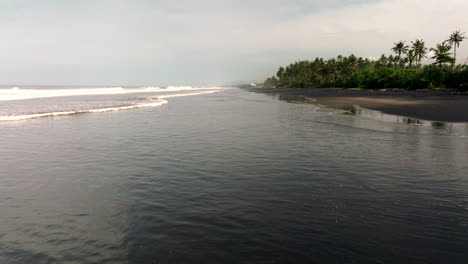 Leerer-Langer-Sandstrand-In-Der-Tropischen-Natur-Von-Bali,-Indonesien