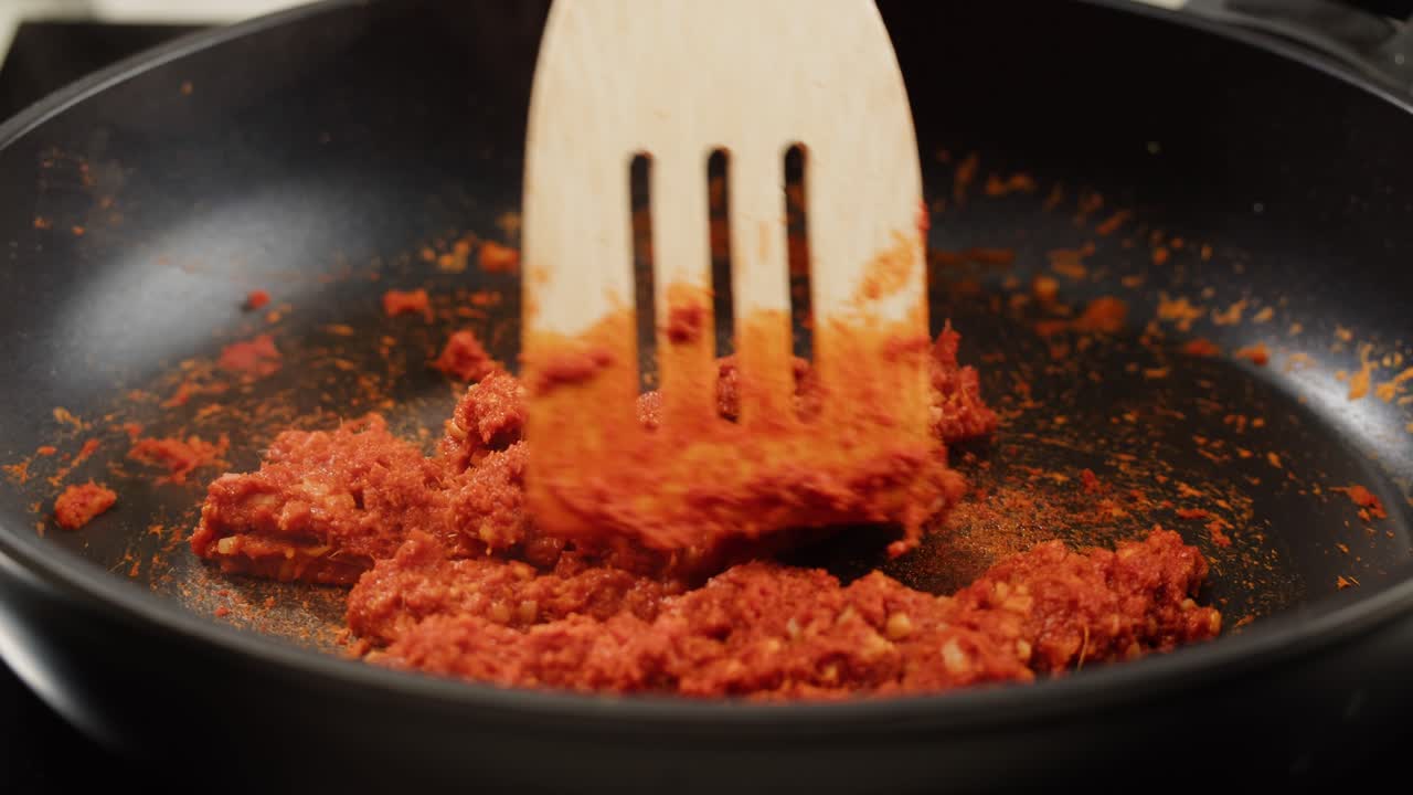 Curry de camarão vermelho com tamarindo, camarões em molho de tomate e gengibre, cozinha asiática, restaurante chinês