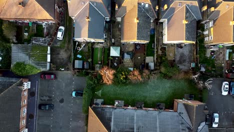 drone aterrizando en un barrio soleado, londres