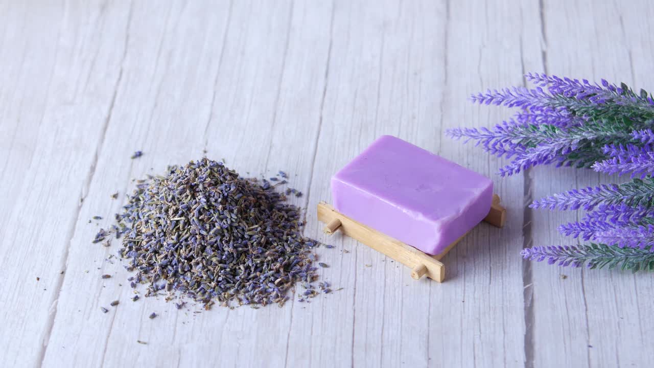라벤더 비누 및 건조 라벤더