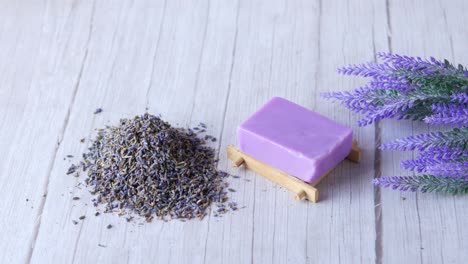 jabón de lavanda y lavanda seca