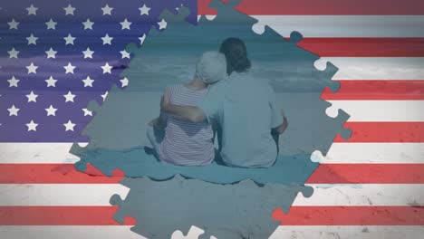 animación de rompecabezas de la bandera estadounidense que revela a una pareja mayor abrazándose en la playa