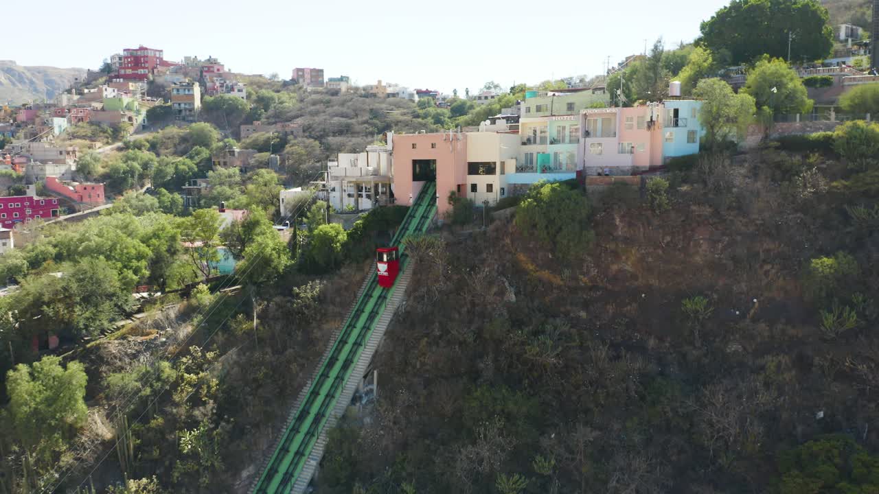 무인 항공기는 푸니쿨라, 과나후아토 시, 엘 피필라, 조감도 조감도를 보여줍니다.