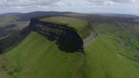 Benbulbin-Mountain-Sligo,-Ireland,-June-2021