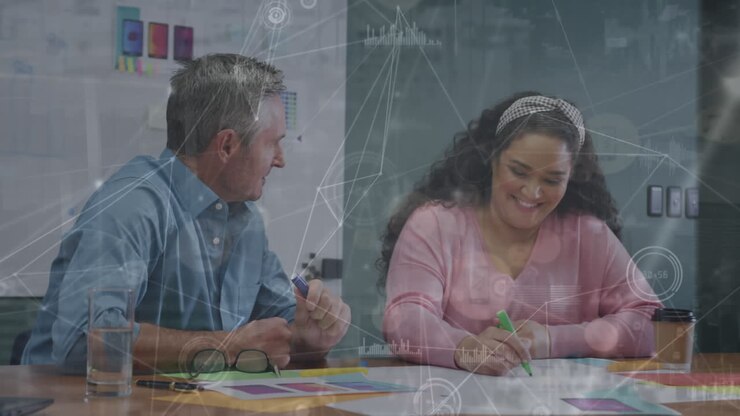 Animazione di elaborazione dati su diversi professionisti che lavorano in ufficio