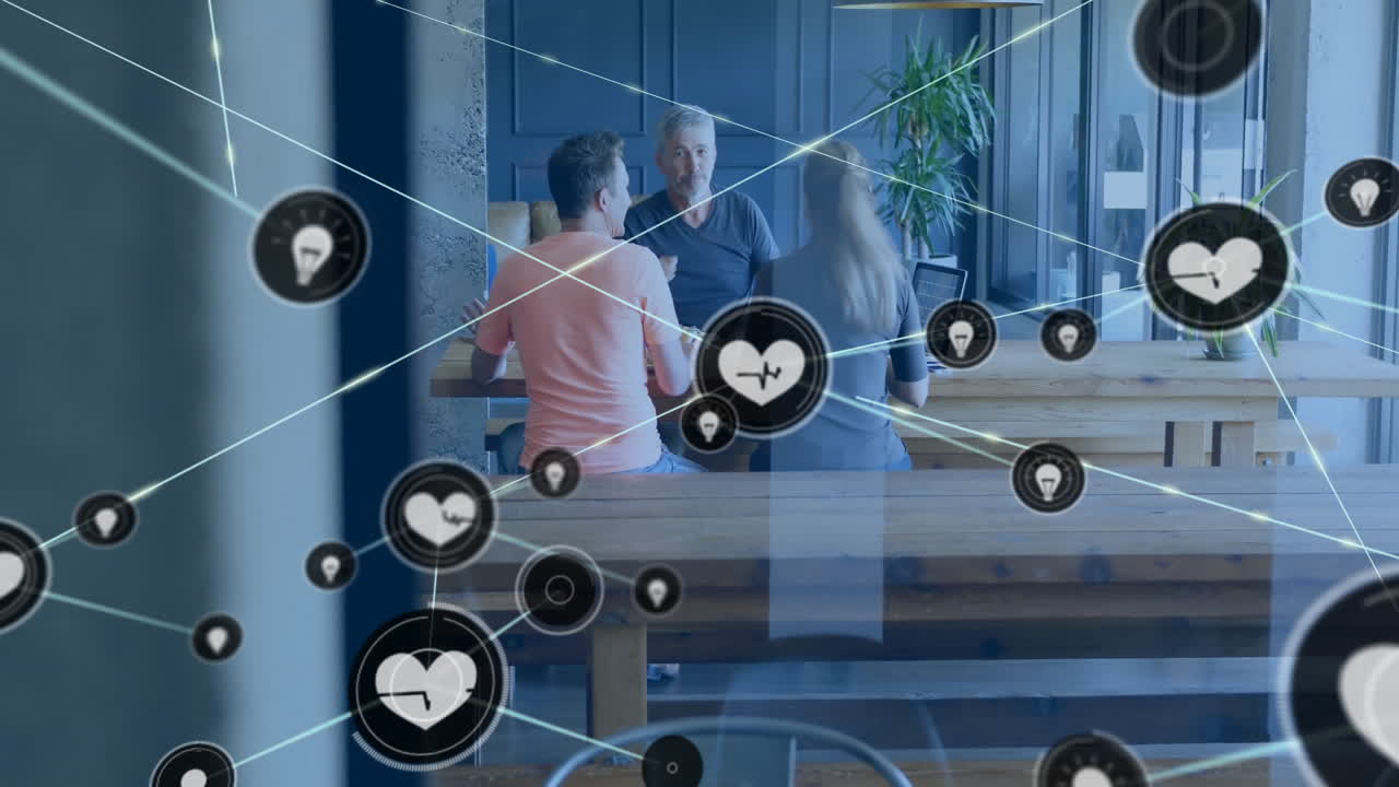 사무실의 다양한 사업가들에 대한 심장 아이콘과 연결 네트워크의 애니메이션