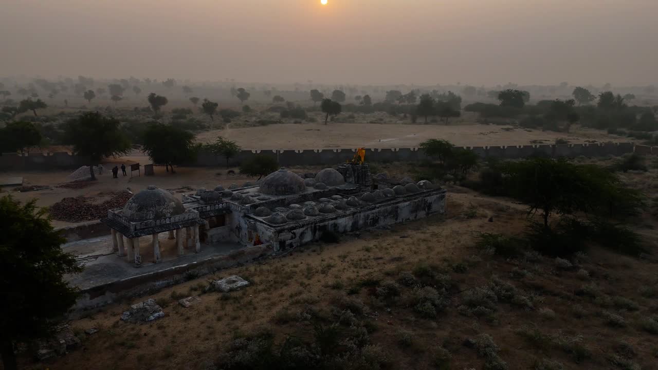 Riprese aeree in 4K del Tempio di Gori, capolavoro architettonico Jain di Nagarparkar.