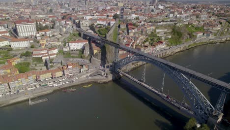 포르토의 옛 도시와 유명한 루이스 다리 (ponte dom luís) 의 공중 리