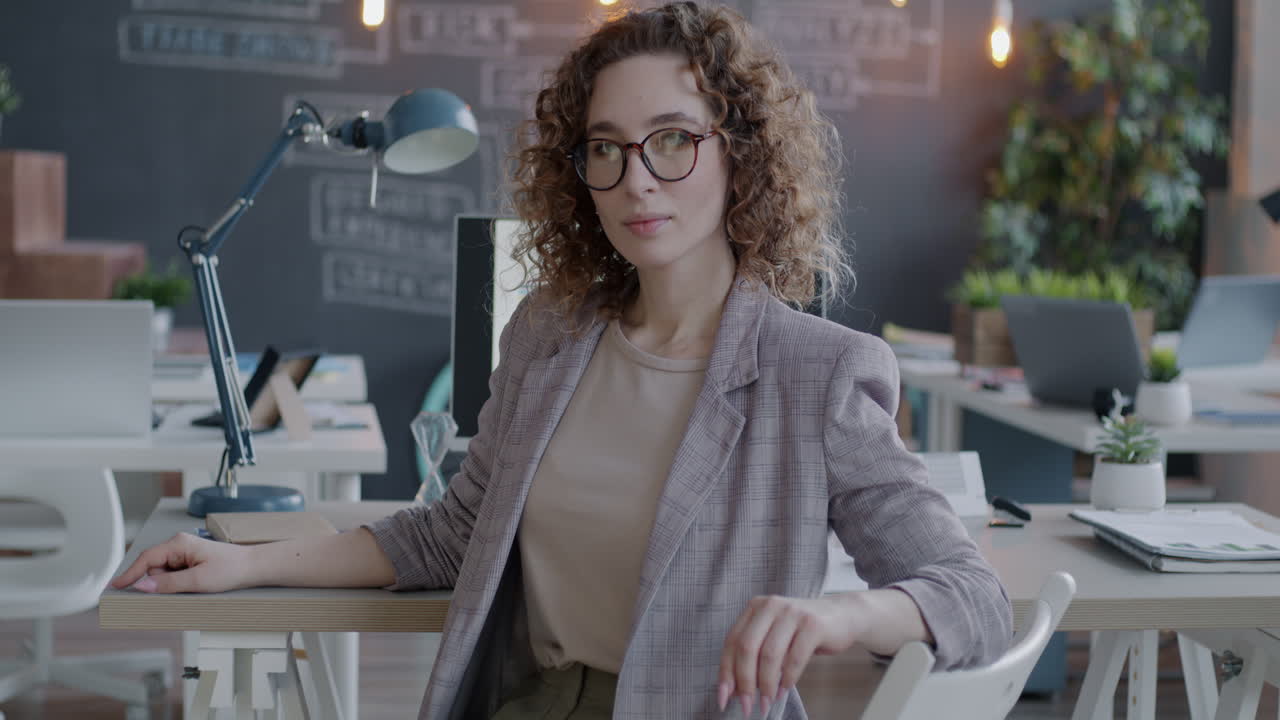 mujer en el entorno de la oficina